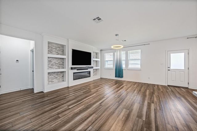 315 Doodle LN, Hutto, TX 78634
