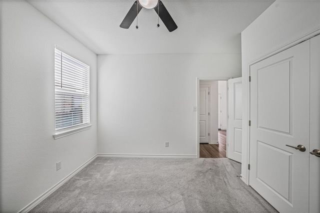 315 Doodle LN, Hutto, TX 78634