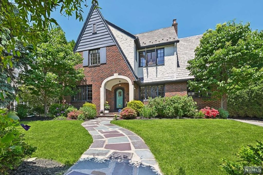 66 Dodd Street, Glen Ridge, NJ 07028