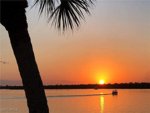 410 CRISTOBAL ST, Naples, FL 34113