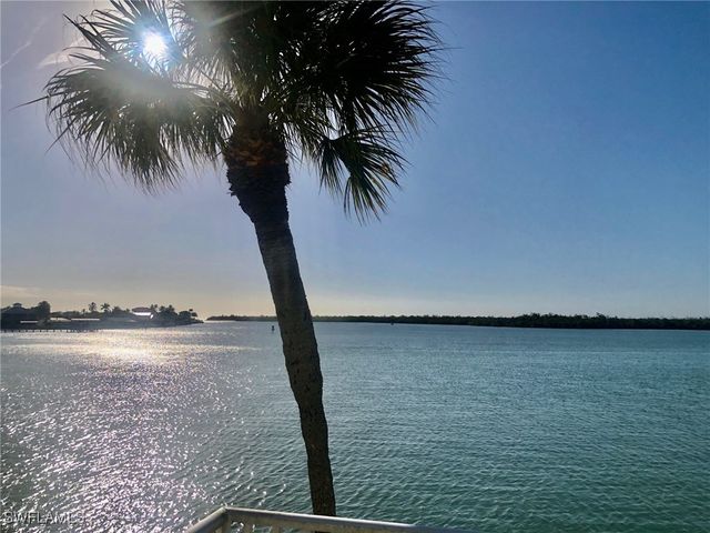 410 CRISTOBAL ST, Naples, FL 34113