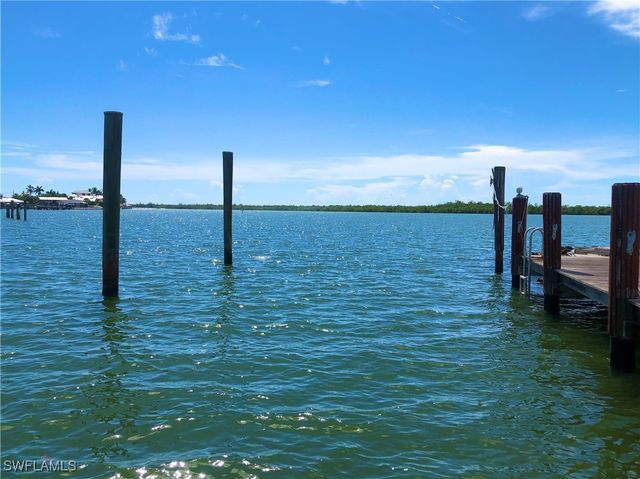 410 CRISTOBAL ST, Naples, FL 34113