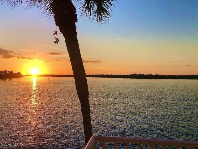 410 CRISTOBAL ST, Naples, FL 34113