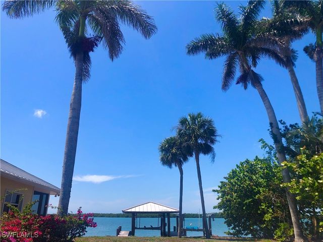 410 CRISTOBAL ST, Naples, FL 34113