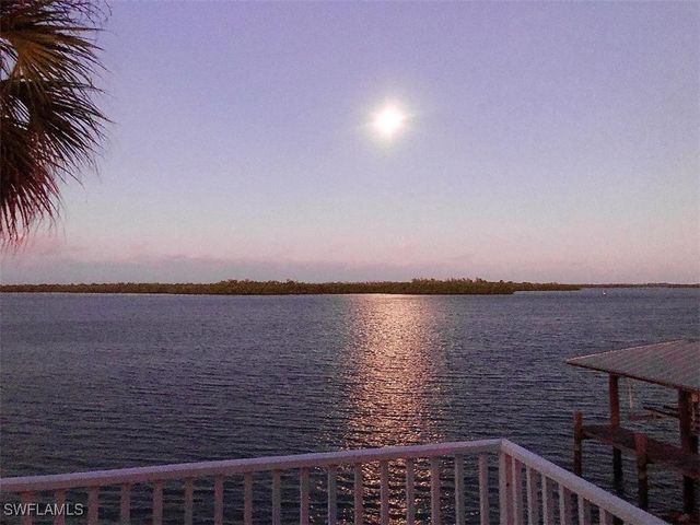 410 CRISTOBAL ST, Naples, FL 34113