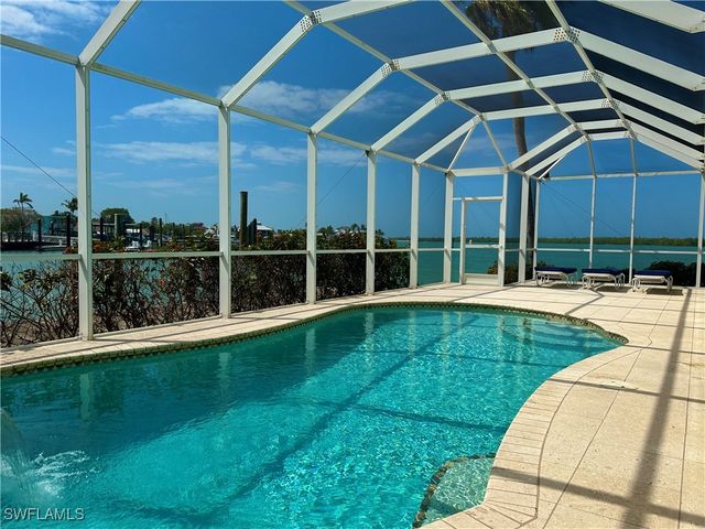410 CRISTOBAL ST, Naples, FL 34113