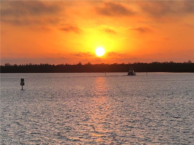 410 CRISTOBAL ST, Naples, FL 34113