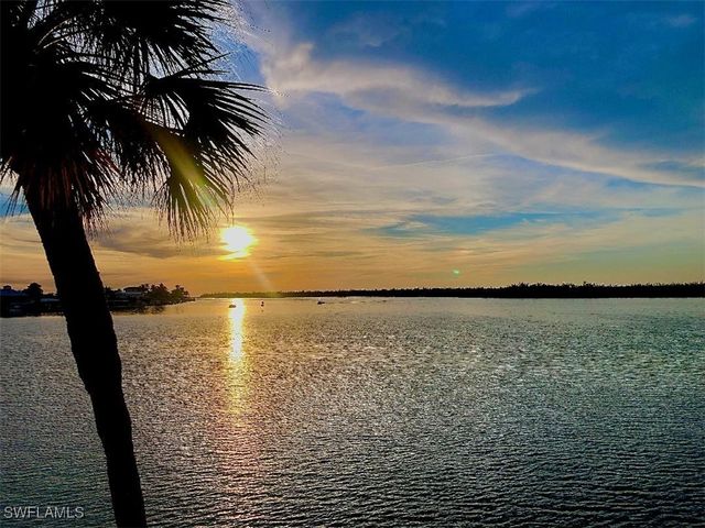 410 CRISTOBAL ST, Naples, FL 34113