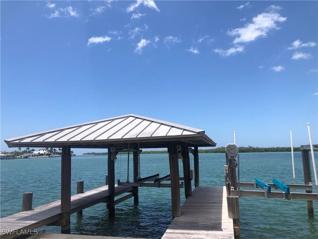 410 CRISTOBAL ST, Naples, FL 34113