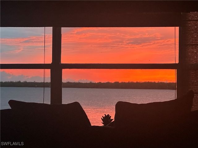 410 CRISTOBAL ST, Naples, FL 34113