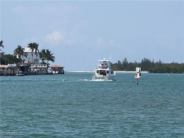 410 CRISTOBAL ST, Naples, FL 34113