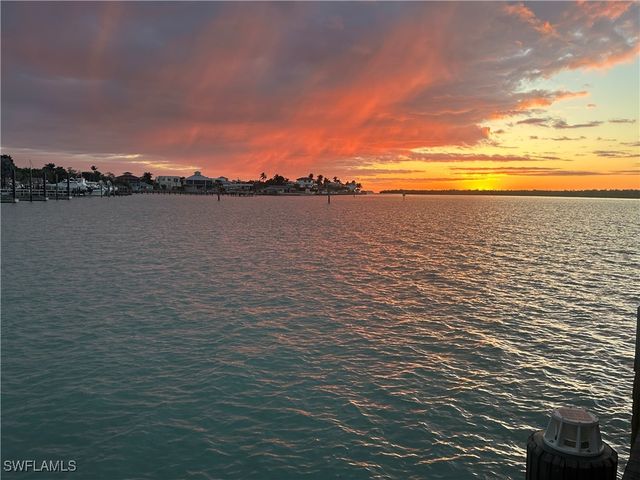 410 CRISTOBAL ST, Naples, FL 34113