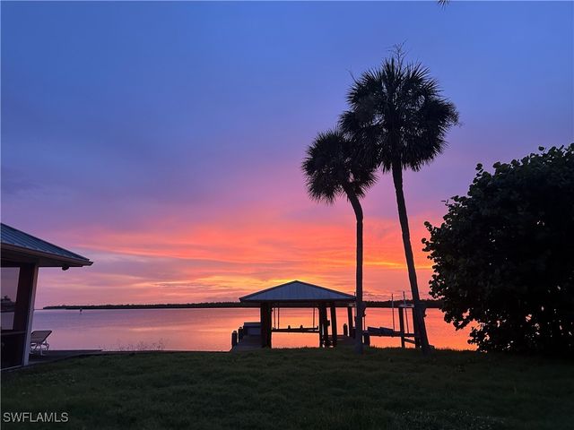 410 CRISTOBAL ST, Naples, FL 34113