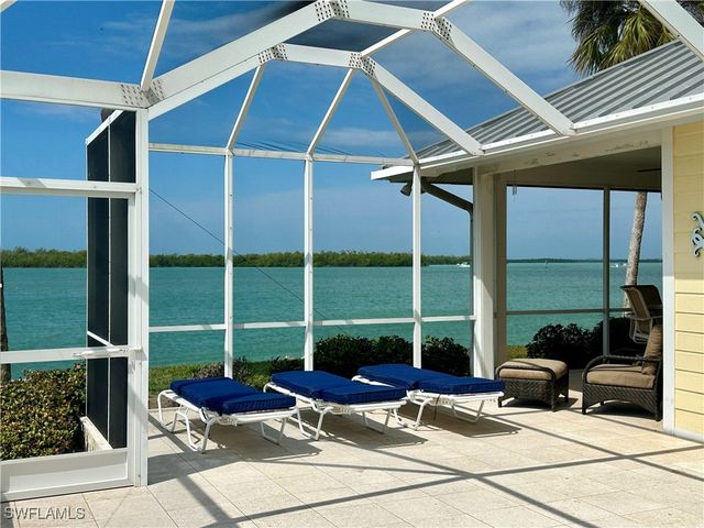 410 CRISTOBAL ST, Naples, FL 34113