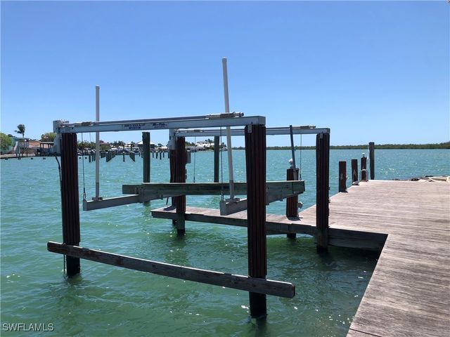 410 CRISTOBAL ST, Naples, FL 34113