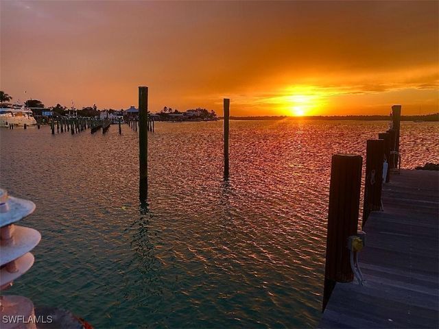 410 CRISTOBAL ST, Naples, FL 34113