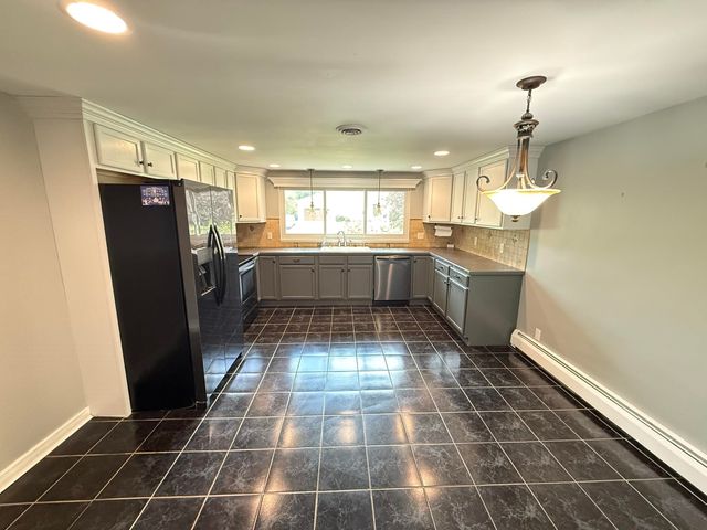 607 Frost Drive, Bay City, MI 48706