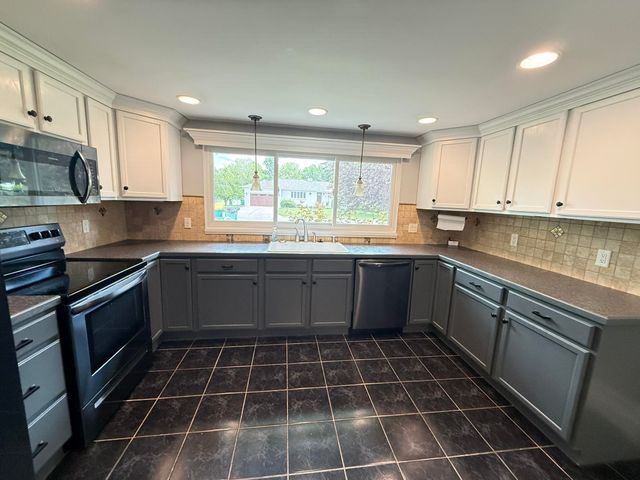 607 Frost Drive, Bay City, MI 48706