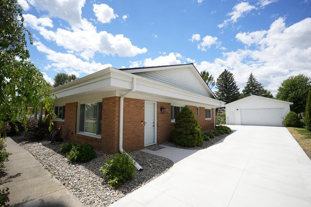 607 Frost Drive, Bay City, MI 48706