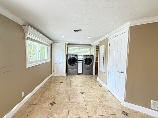 607 Frost Drive, Bay City, MI 48706
