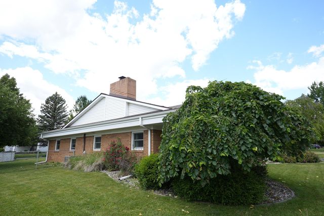 607 Frost Drive, Bay City, MI 48706