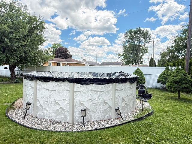607 Frost Drive, Bay City, MI 48706