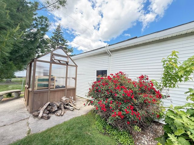 607 Frost Drive, Bay City, MI 48706