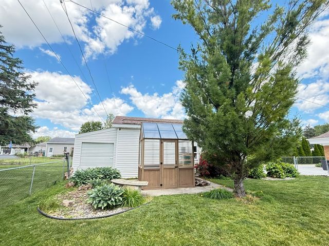 607 Frost Drive, Bay City, MI 48706