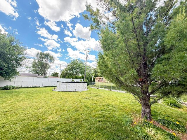 607 Frost Drive, Bay City, MI 48706