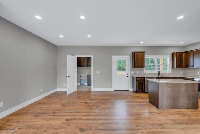 270 Locust Grove Rd, Cookeville, TN 38501