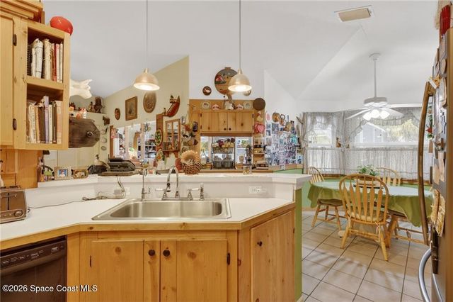 8516 99th Court, Vero Beach, FL 32967