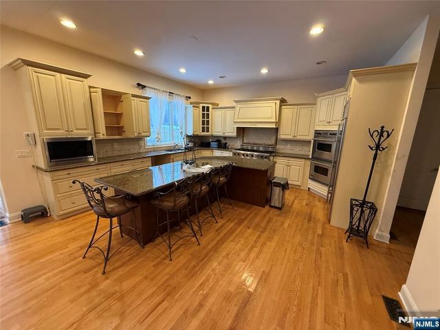 6 Trout Brook Court, Chester Township, NJ 07930