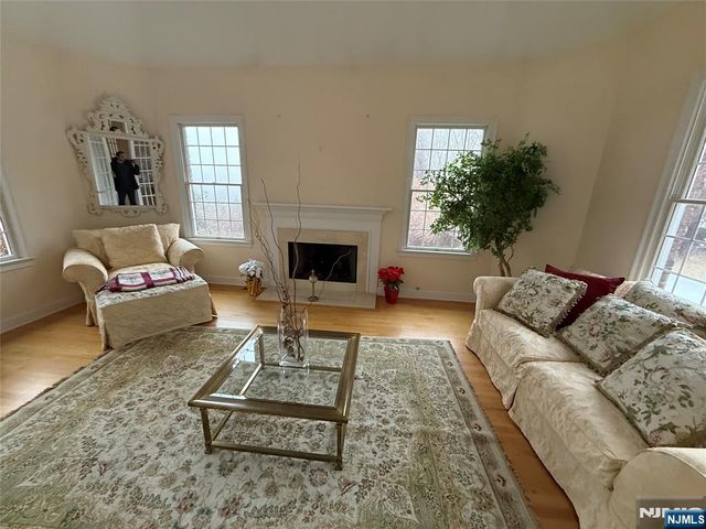 6 Trout Brook Court, Chester Township, NJ 07930