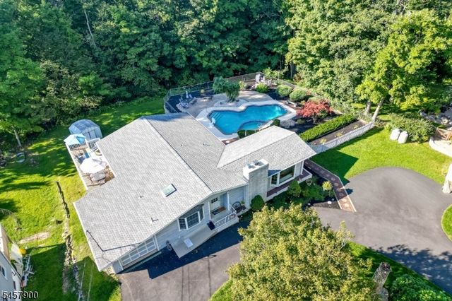 25 Sachem Rd, Jefferson Twp., NJ 07849