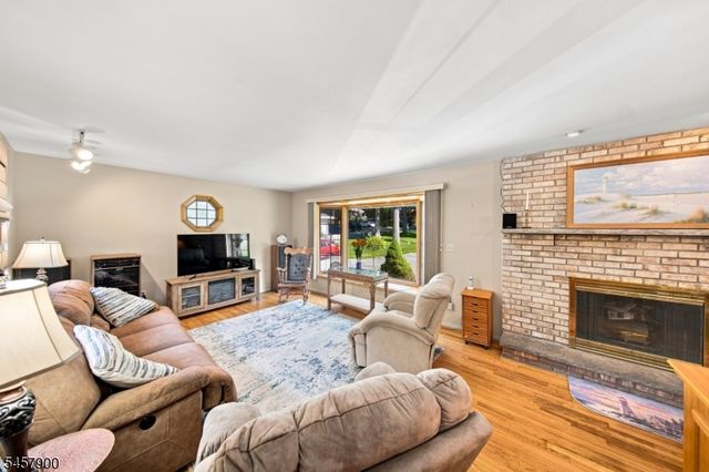 25 Sachem Rd, Jefferson Twp., NJ 07849