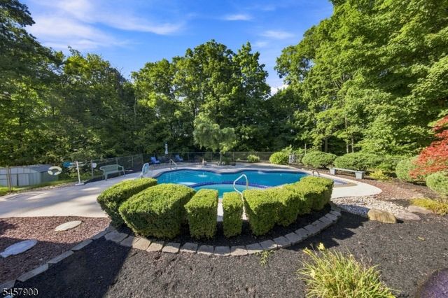 25 Sachem Rd, Jefferson Twp., NJ 07849