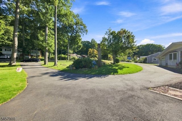 25 Sachem Rd, Jefferson Twp., NJ 07849
