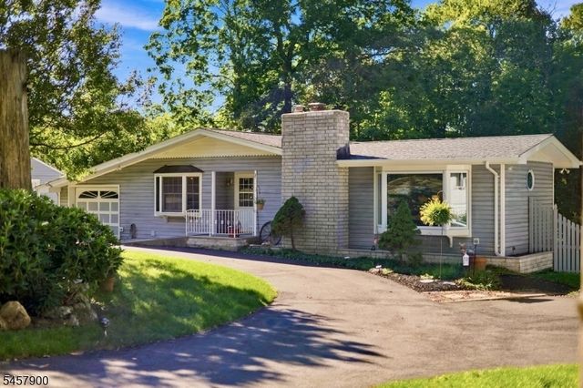25 Sachem Rd, Jefferson Twp., NJ 07849
