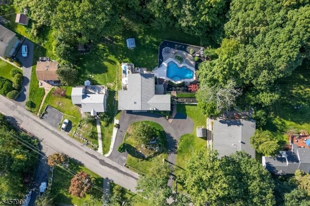 25 Sachem Rd, Jefferson Twp., NJ 07849