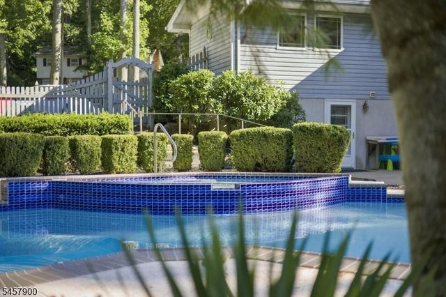 25 Sachem Rd, Jefferson Twp., NJ 07849
