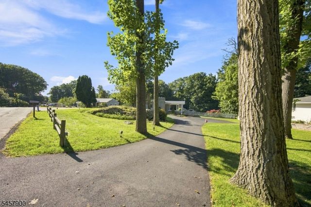 25 Sachem Rd, Jefferson Twp., NJ 07849