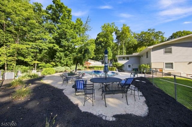 25 Sachem Rd, Jefferson Twp., NJ 07849
