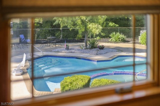 25 Sachem Rd, Jefferson Twp., NJ 07849