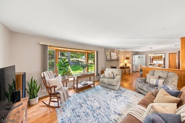 25 Sachem Rd, Jefferson Twp., NJ 07849