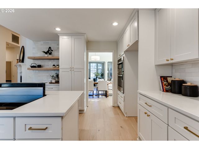 3858 MIRROR POND Way, Eugene, OR 97408