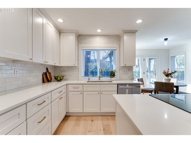 3858 MIRROR POND Way, Eugene, OR 97408