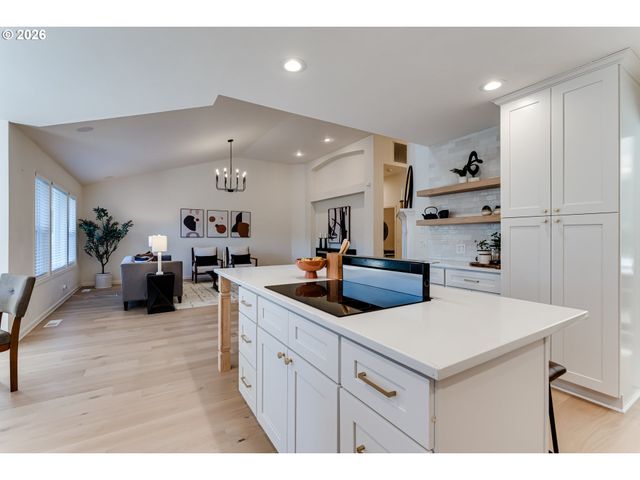 3858 MIRROR POND Way, Eugene, OR 97408