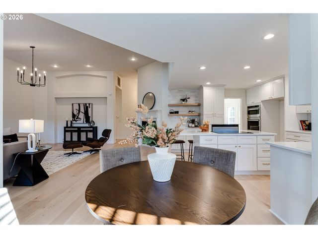 3858 MIRROR POND Way, Eugene, OR 97408