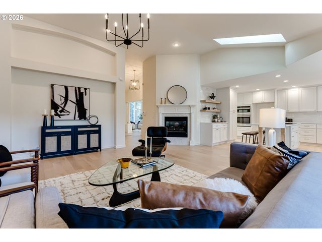 3858 MIRROR POND Way, Eugene, OR 97408