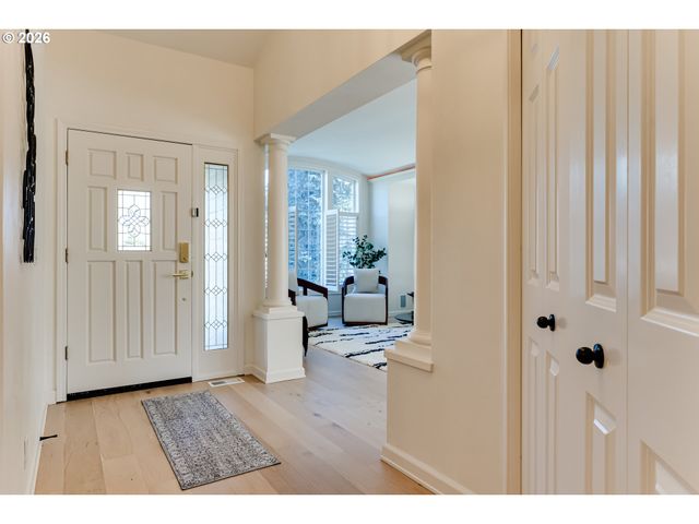 3858 MIRROR POND Way, Eugene, OR 97408